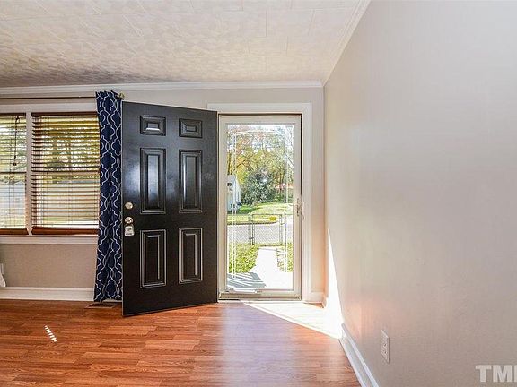 4th image of 704 Dixon St