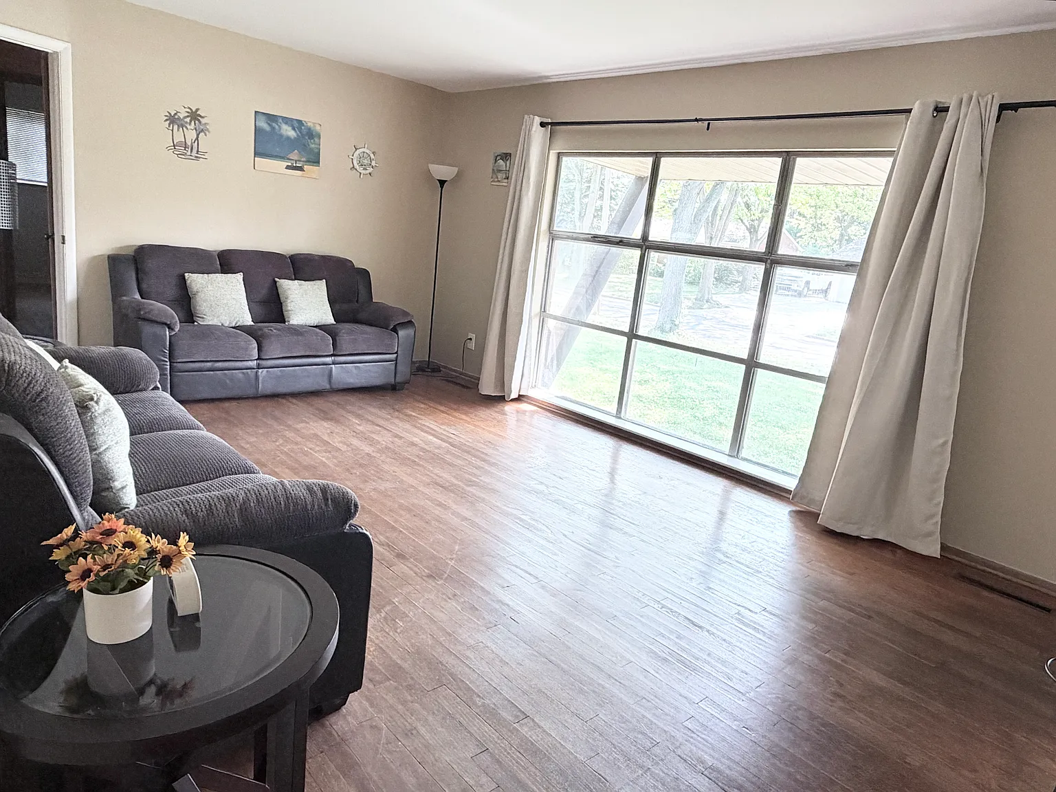 3 bed, 1.5 bath, 1080 sqft, $2,200 — Photo 3