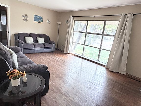 3rd image of 209 Wilson Dr