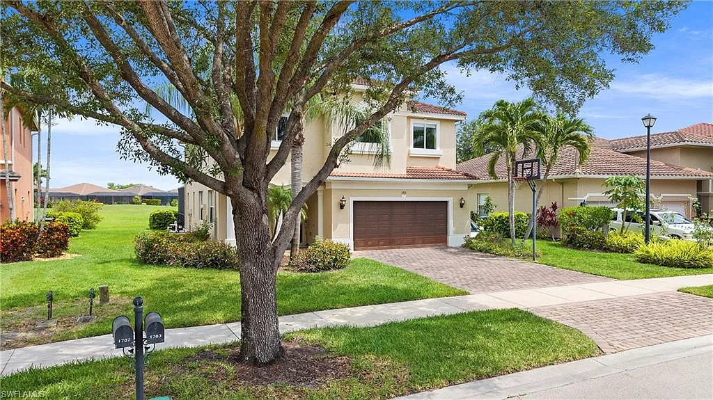 5 bed, 4.5 bath, 3097 sqft, $3,700 — Photo 2