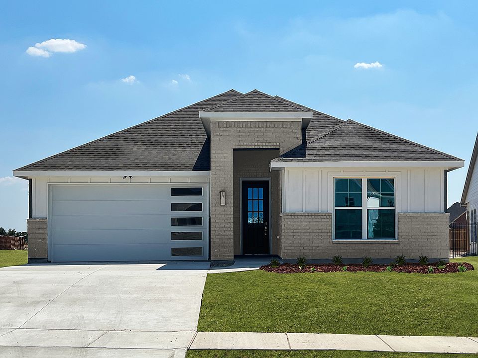 1st image of 221 Observation Dr N