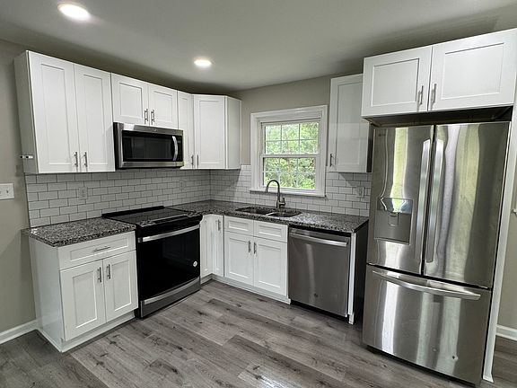 4th image of 2919 Goble St