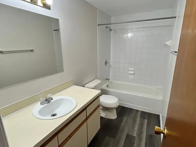 7468 Coachlight Ln — Photo 11