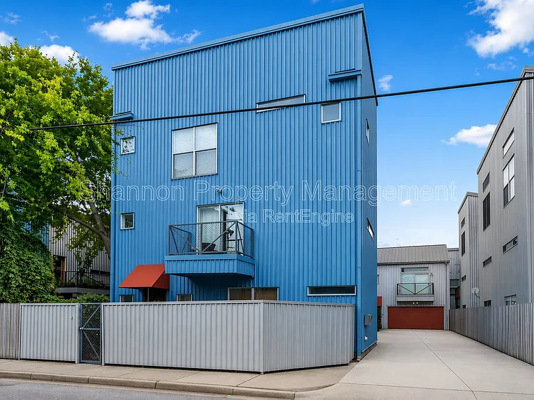 906 Andrews St — Photo 2
