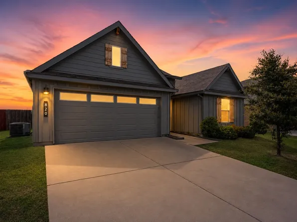 820 Lakeview Dr, Alvarado, TX 76009