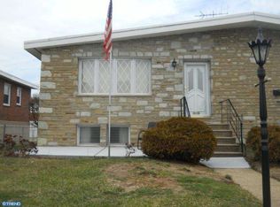 8840 Macon St, Philadelphia, PA 19152