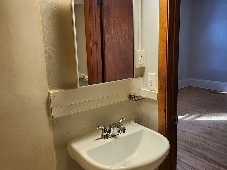 1552 Edmund Ave — Photo 12