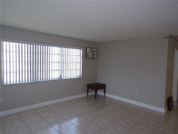 3rd image of 20327 NE 2nd Ave
