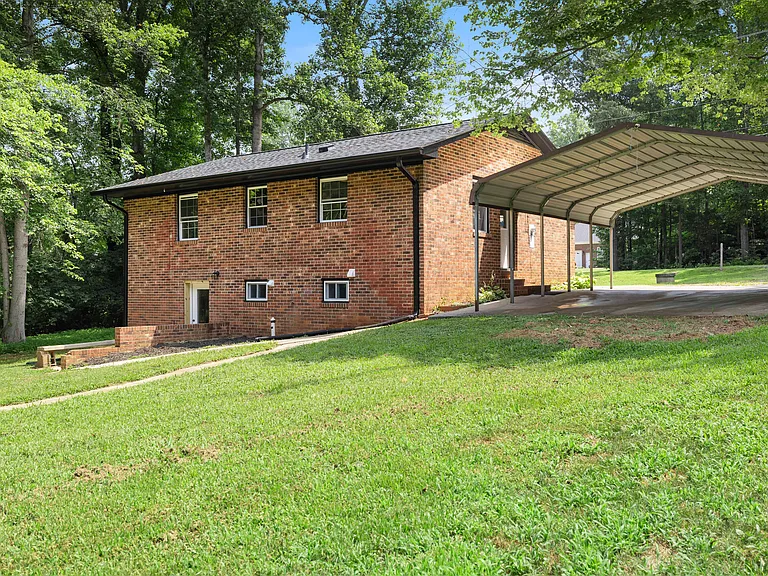 437 Woodsdale Rd — Photo 3