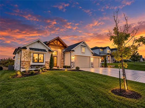 1616 SW 27th St, Lees Summit, MO 64082