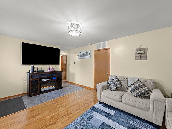 5th image of 1711 Hosmer Ln