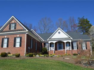 107 Foxcroft Dr, Mount Airy, NC 27030