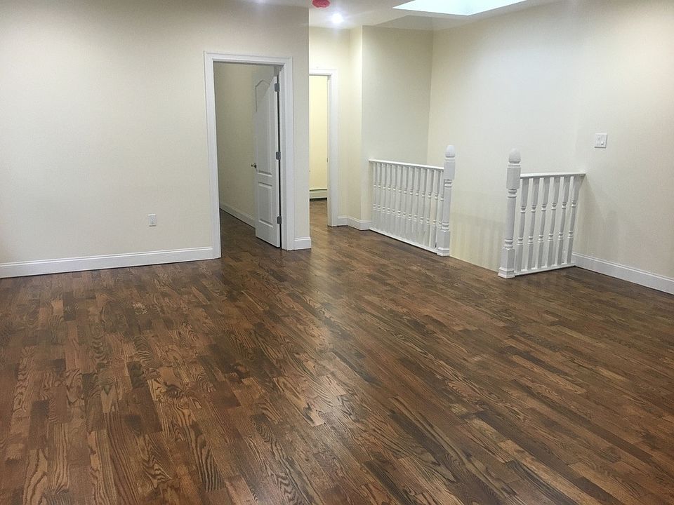 2nd image of 561 Bristol St