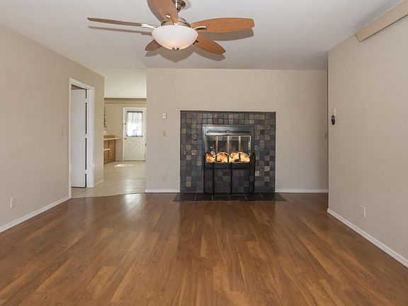 Entry / Living Room