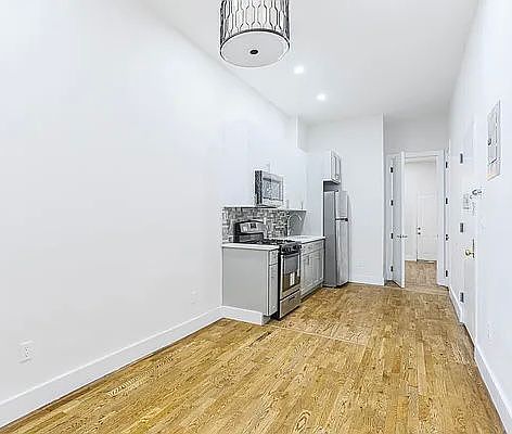 3rd image of 352 Melrose St APT 1L