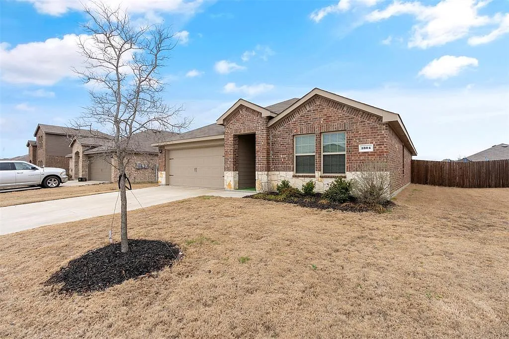 Building Photo - 1304 Lowhill Dr