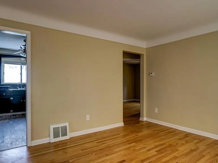 28458 Rosslyn Ave — Photo 23