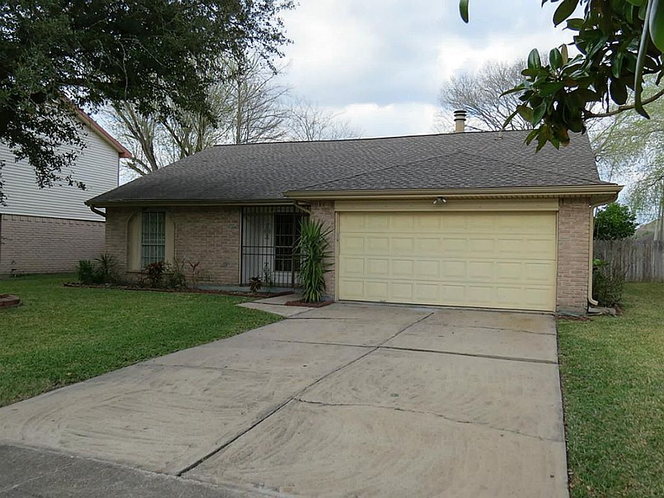 1st image of 615 Live Oak Dr