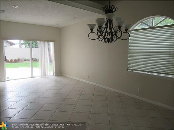 SPACIOUS LIVING/DINING AREA.