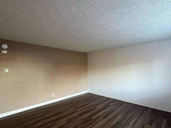 4th image of 1955 Eaton St #1