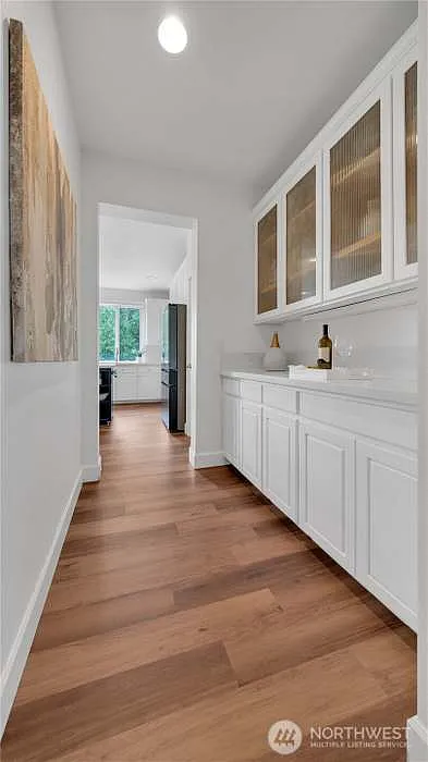 16th Ct NE, Issaquah — Photo 3