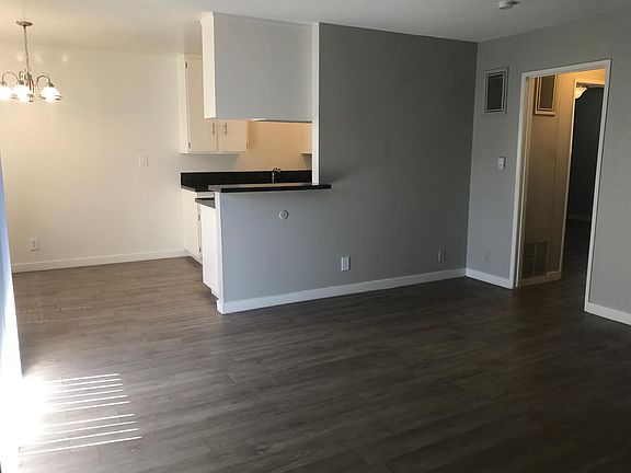 Granite counter top, breakfast bar