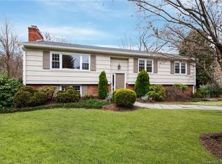 2 Turtleback Ln, Westport, CT 06880
