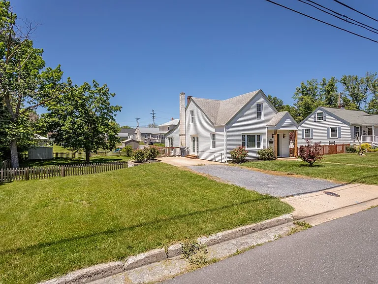 131 S Willow St — Photo 27