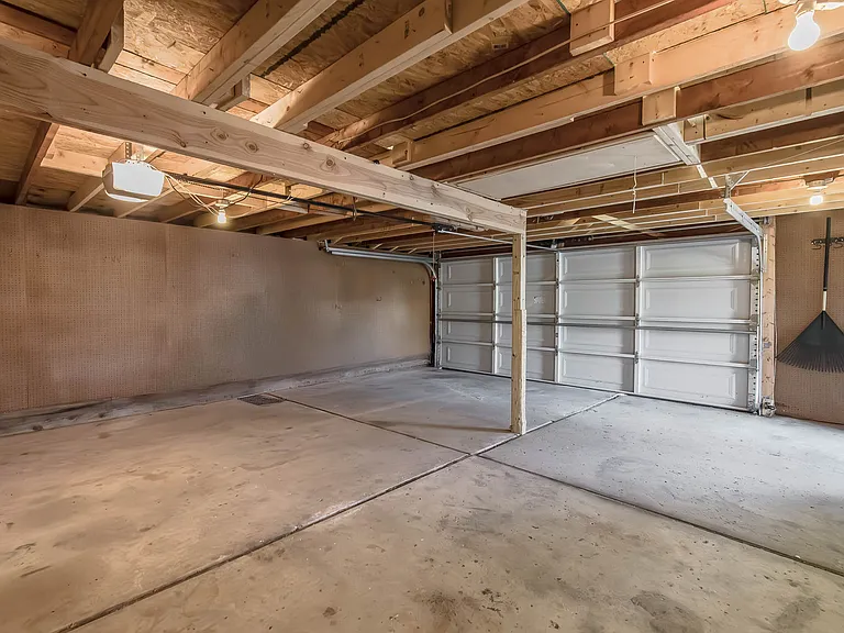 22705 Raymond St — Photo 7