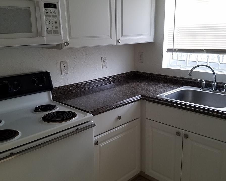 1st image of 423 NW 84th Ter #423