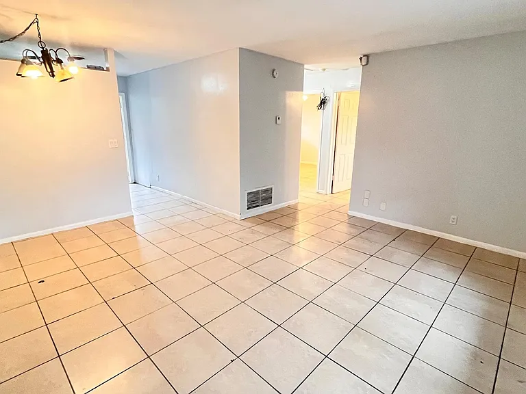919 S G St — Photo 7