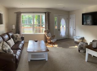 7 Wintergreen Dr, Quaker Hill, CT 06375