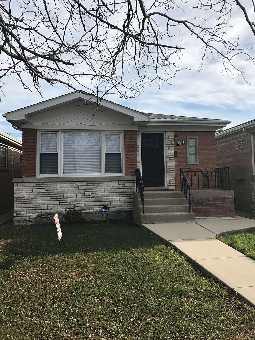 2843 N Oak Park Ave photo 1