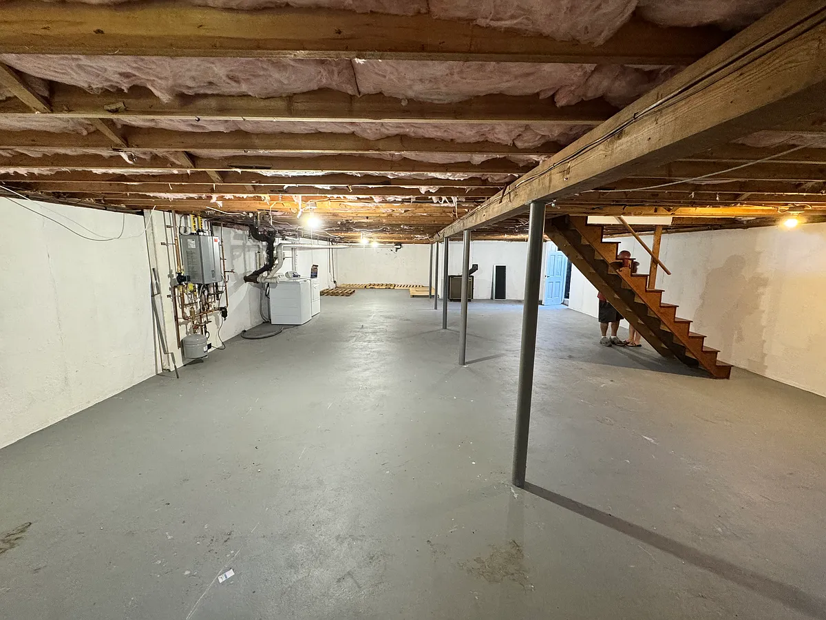 Building Photo - 536 N Elm St