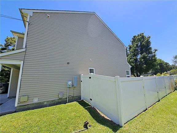 2nd image of 2223 Potters Rd