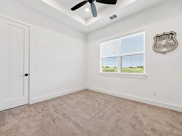 4761 Sarah Dr — Photo 9