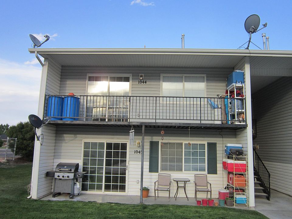 Top Unit is the one for rent.