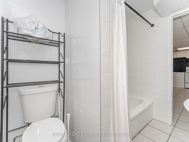 21 Beverley St #LOWER — Photo 20