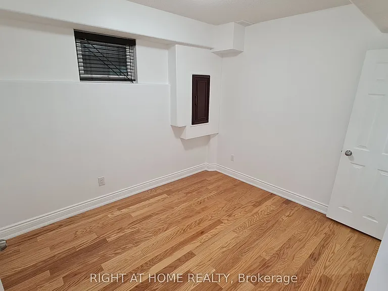 172 Lena Cres #2 — Photo 15