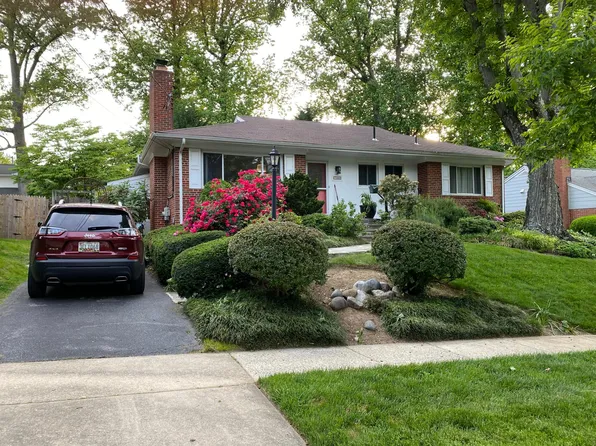 7506 Newmarket Dr, Bethesda, MD 20817