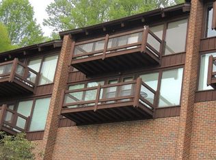 47 Villa Dr, Hillsville, VA 24343