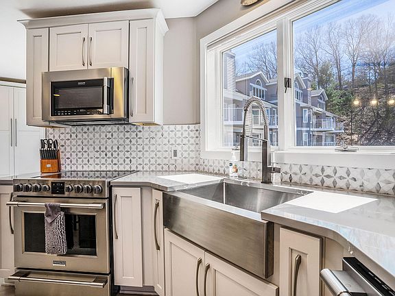 5th image of 820 S Harbor Dr Unit 12