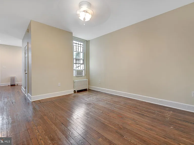 618 Columbia Rd NW — Photo 4