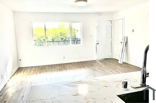 2 bed, 900 sqft, $2,000 — Photo 3