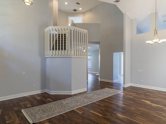 5th image of 9406 Oak Meadow Ct