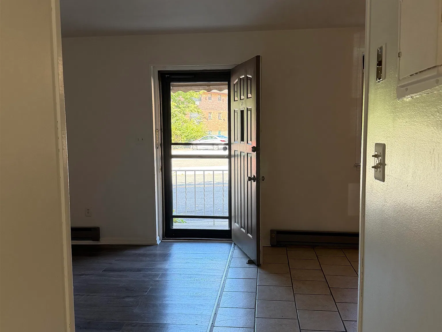 2 bed, 1.0 bath, 900 sqft, $2,150 — Photo 3