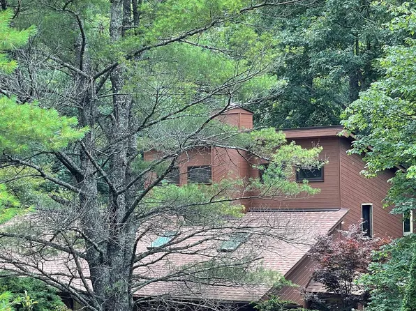 714 Coles Knob Rd NE, Pilot, VA 24138