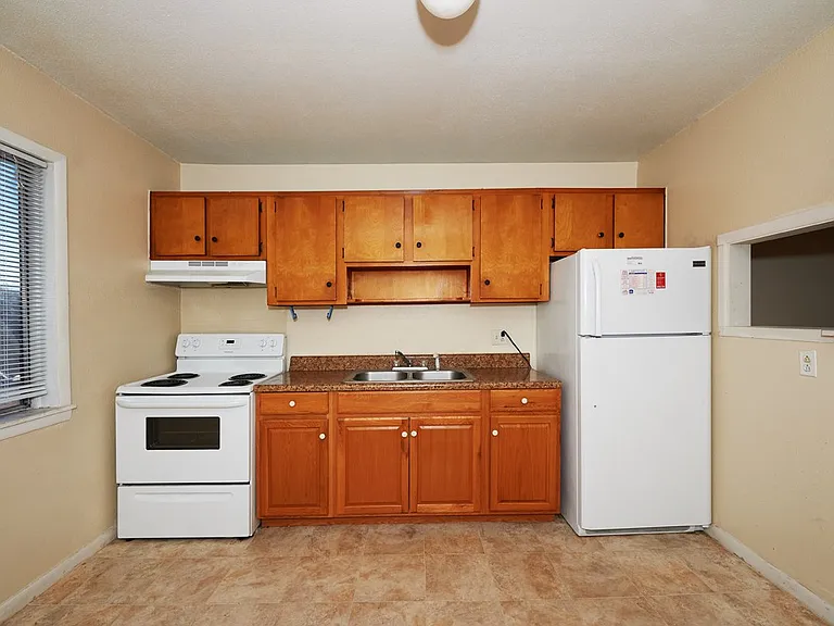 2414 Memorial Blvd #14 — Photo 4