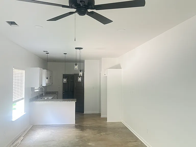 573 Longview Blvd — Photo 2