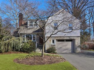 296 Summit Rd, Mountainside, NJ 07092